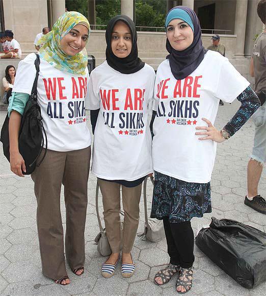 Muslim reach out to Sikhs