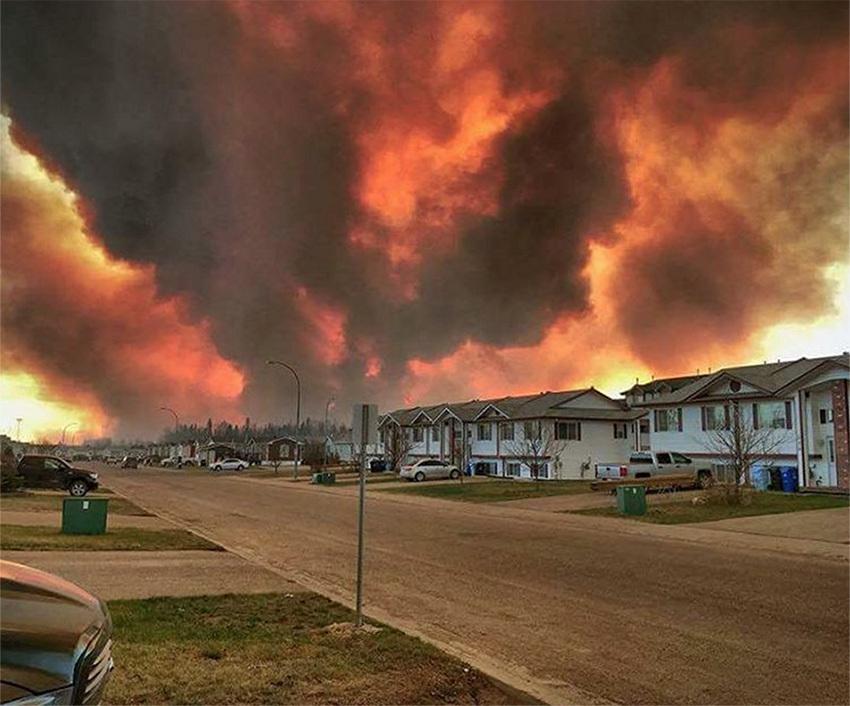 Canadian Muslims present $250,000 Eid Gift to people of Fort McMurray