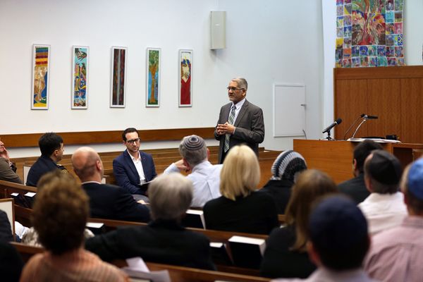 Prominent Toronto Synagogue hosts Iftar