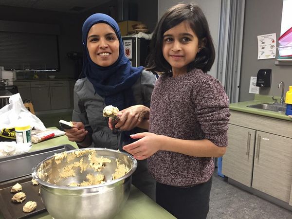 Muslim women give out treats and greetings to dispel Islamophobia in Kitchener-Waterloo