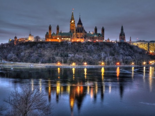 Dawn_at_Ottawa's_Parliament_Hill